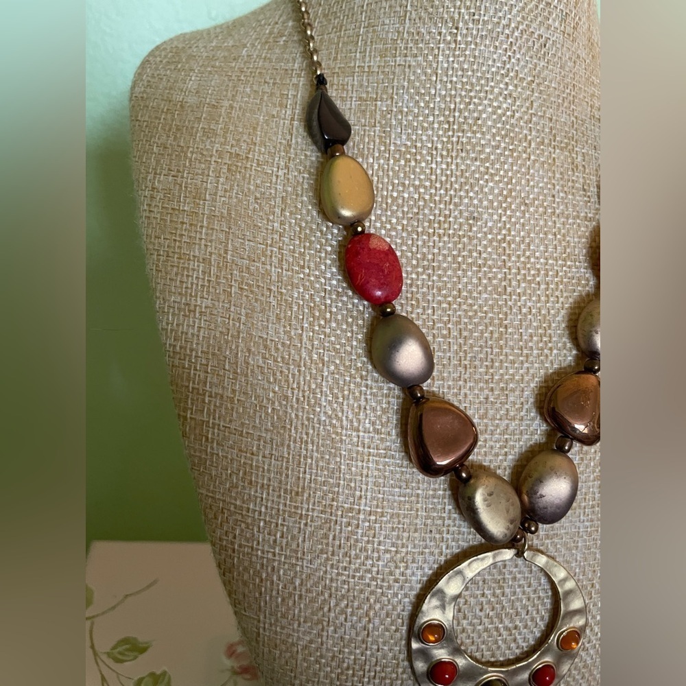 Elegant Multicolor Beaded Necklace - Picture 2 of 6